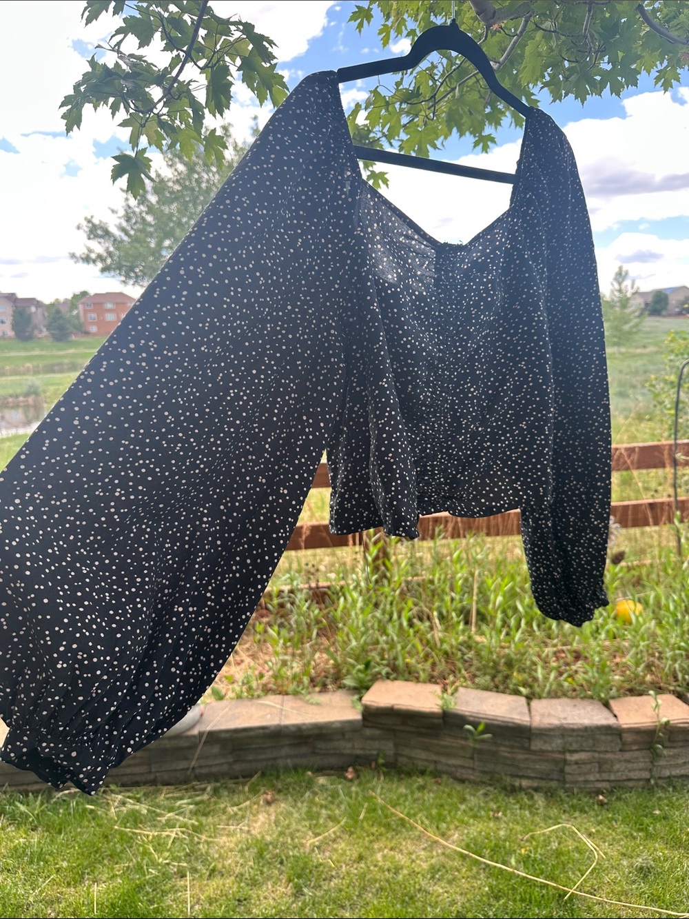 Off Shoulder Dot Blouse [black]